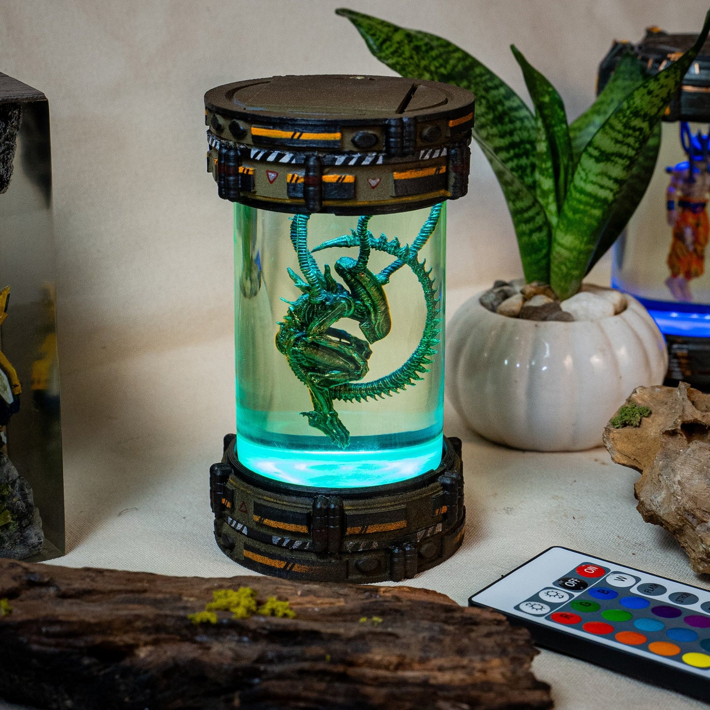 Alien Xenomorph Biolab Resin Lamp