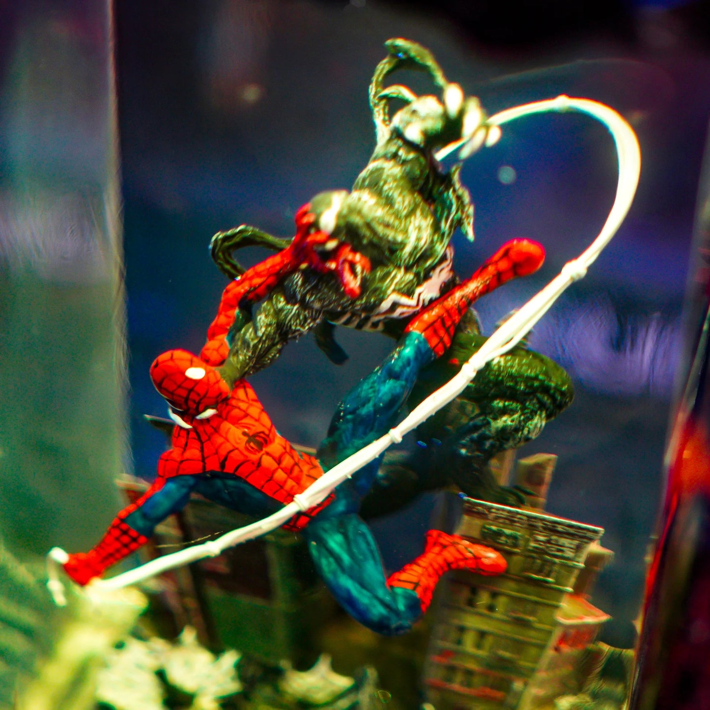 スパイダーマン vs ヴェノム ジオラマランプ – Ver 2